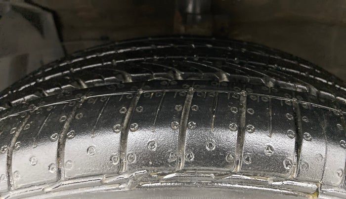 2017 Maruti Ciaz ALPHA 1.4 PETROL, Petrol, Manual, 34,522 km, Left Front Tyre Tread