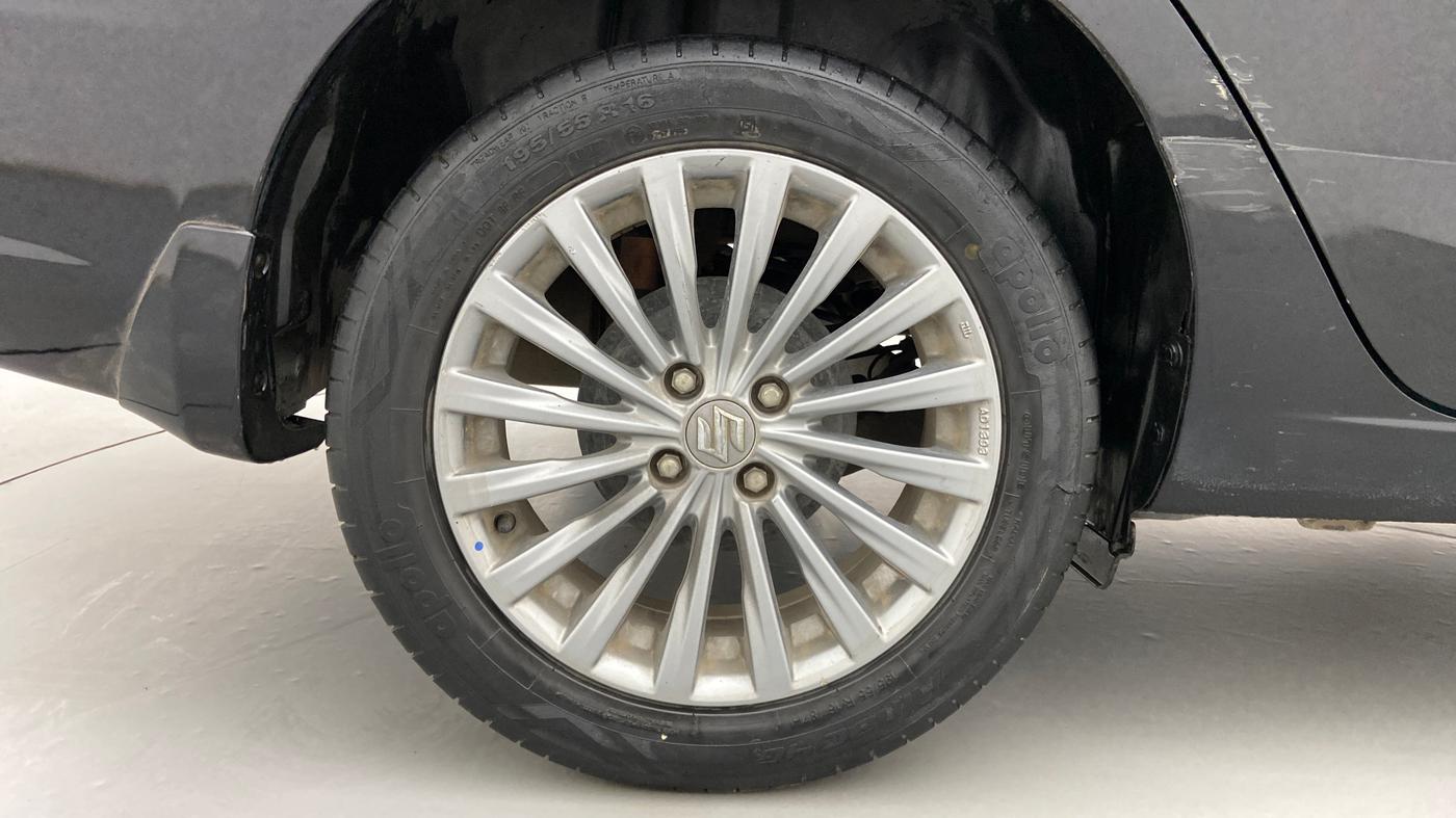 2017 Maruti Ciaz ALPHA 1.4 PETROL, Petrol, Manual, 34,522 km, Right Rear Wheel