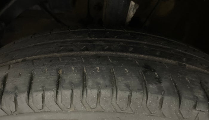 2020 Maruti Dzire VXI, Petrol, Manual, 36,042 km, Left Front Tyre Tread