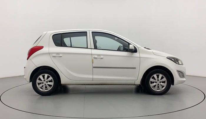 2014 Hyundai i20 SPORTZ 1.4 CRDI, Diesel, Manual, 1,24,528 km, Right Side View