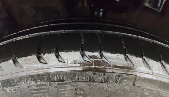 2021 Hyundai Creta SX (O) AT 1.5 DIESEL, Diesel, Automatic, 1,16,665 km, Left Front Tyre Tread