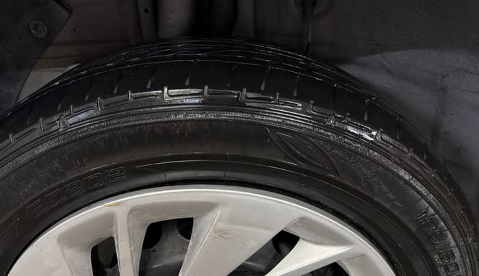 2020 Hyundai Elite i20 MAGNA PLUS 1.2, CNG, Manual, 68,222 km, Right Rear Tyre Tread