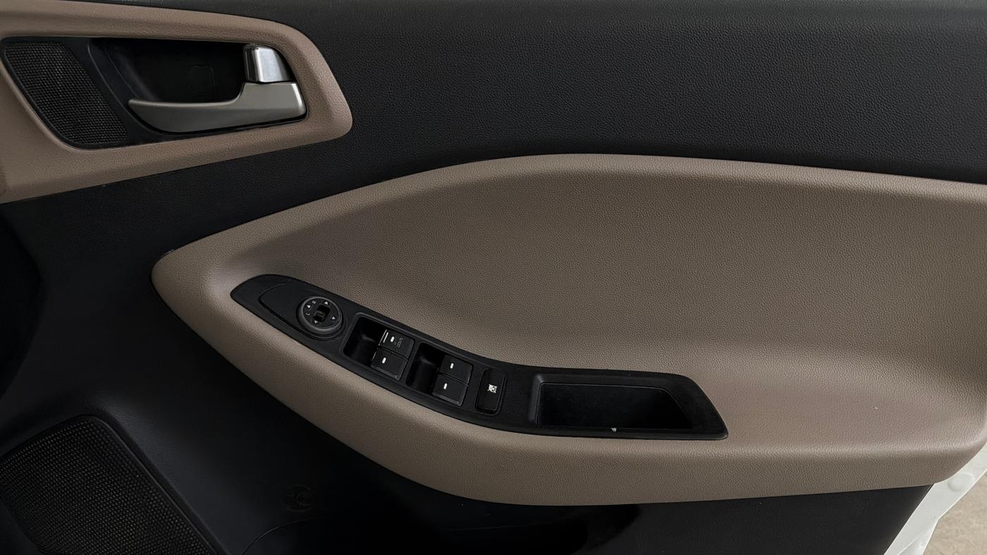 2020 Hyundai Elite i20 MAGNA PLUS 1.2, CNG, Manual, 68,222 km, Driver Side Door Panels Control