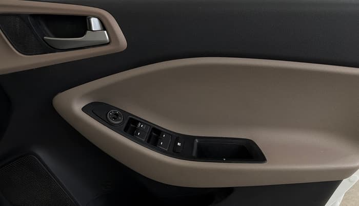 2020 Hyundai Elite i20 MAGNA PLUS 1.2, CNG, Manual, 68,222 km, Driver Side Door Panels Control