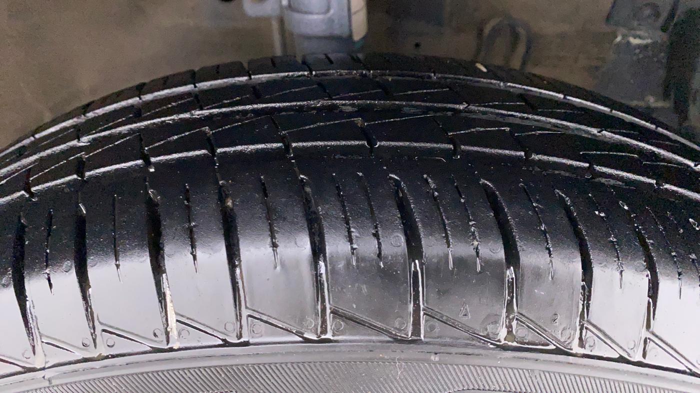 2014 Maruti Swift Dzire VXI, Petrol, Manual, 72,944 km, Right Front Tyre Tread