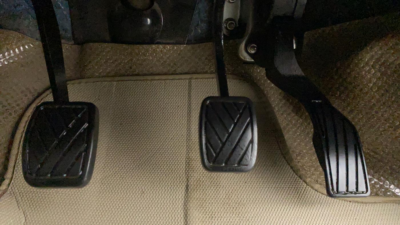 2014 Maruti Swift Dzire VXI, Petrol, Manual, 72,944 km, Pedals