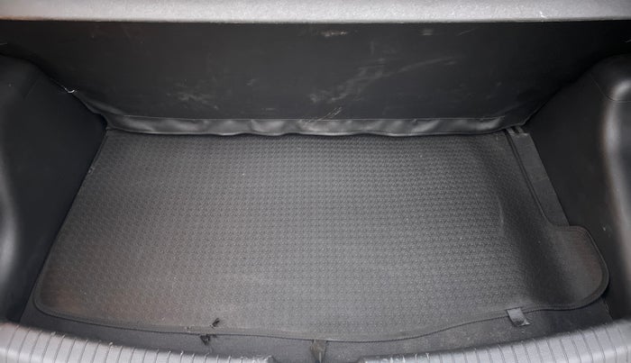 2015 Hyundai Grand i10 SPORTZ 1.2 KAPPA VTVT, Petrol, Manual, 24,093 km, Boot Inside