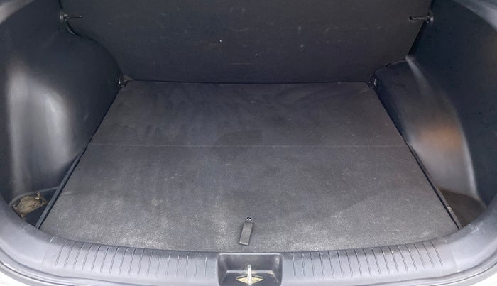 2016 Hyundai Creta 1.4 S PLUS CRDI, Diesel, Manual, 65,960 km, Boot Inside