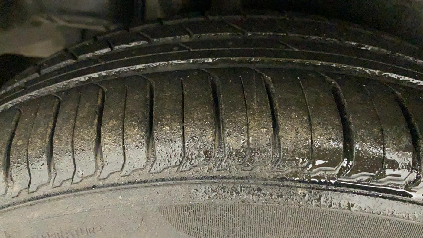 2015 Maruti Ciaz VXI+, Petrol, Manual, 79,817 km, Right Rear Tyre Tread