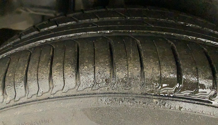 2015 Maruti Ciaz VXI+, Petrol, Manual, 79,817 km, Right Rear Tyre Tread