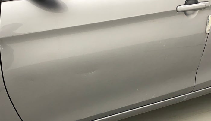 2015 Maruti Ciaz VXI+, Petrol, Manual, 79,817 km, Front passenger door - Minor scratches