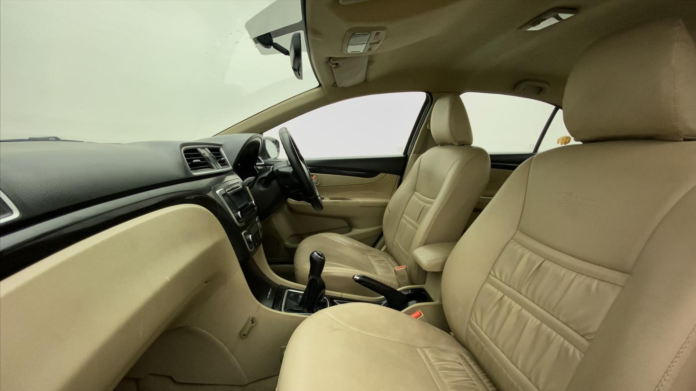 2015 Maruti Ciaz VXI+, Petrol, Manual, 79,817 km, Right Side Front Door Cabin
