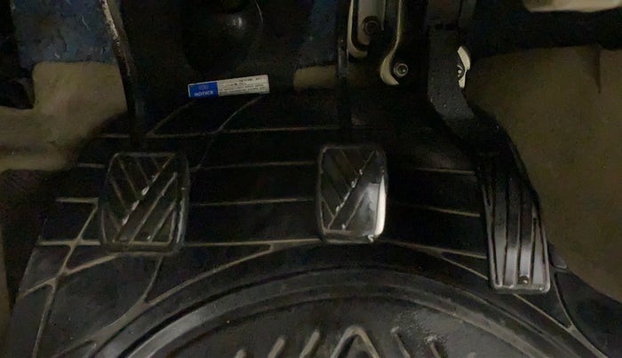 2015 Maruti Ciaz VXI+, Petrol, Manual, 79,817 km, Pedals