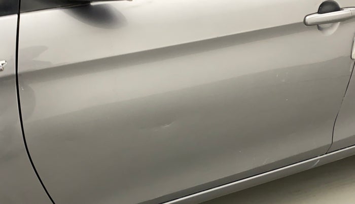 2015 Maruti Ciaz VXI+, Petrol, Manual, 79,817 km, Front passenger door - Slightly dented