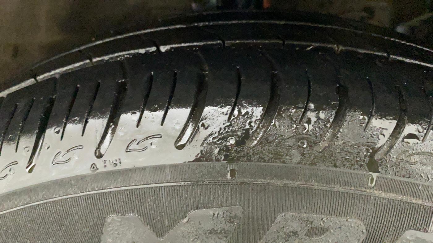 2015 Maruti Ciaz VXI+, Petrol, Manual, 79,817 km, Right Front Tyre Tread