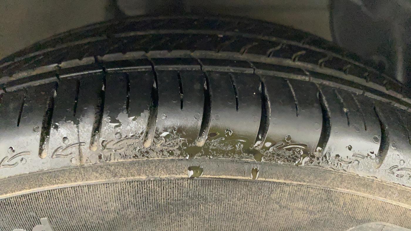 2014 Hyundai Xcent SX 1.2 (O), Petrol, Manual, 50,411 km, Right Front Tyre Tread