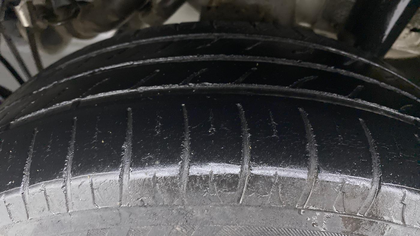 2016 Mahindra Kuv100 K8 D 6 STR, Diesel, Manual, 45,071 km, Left Rear Tyre Tread