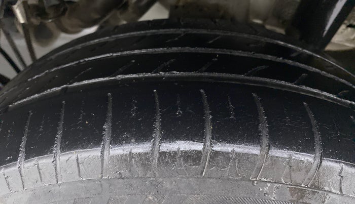 2016 Mahindra Kuv100 K8 D 6 STR, Diesel, Manual, 45,071 km, Left Rear Tyre Tread