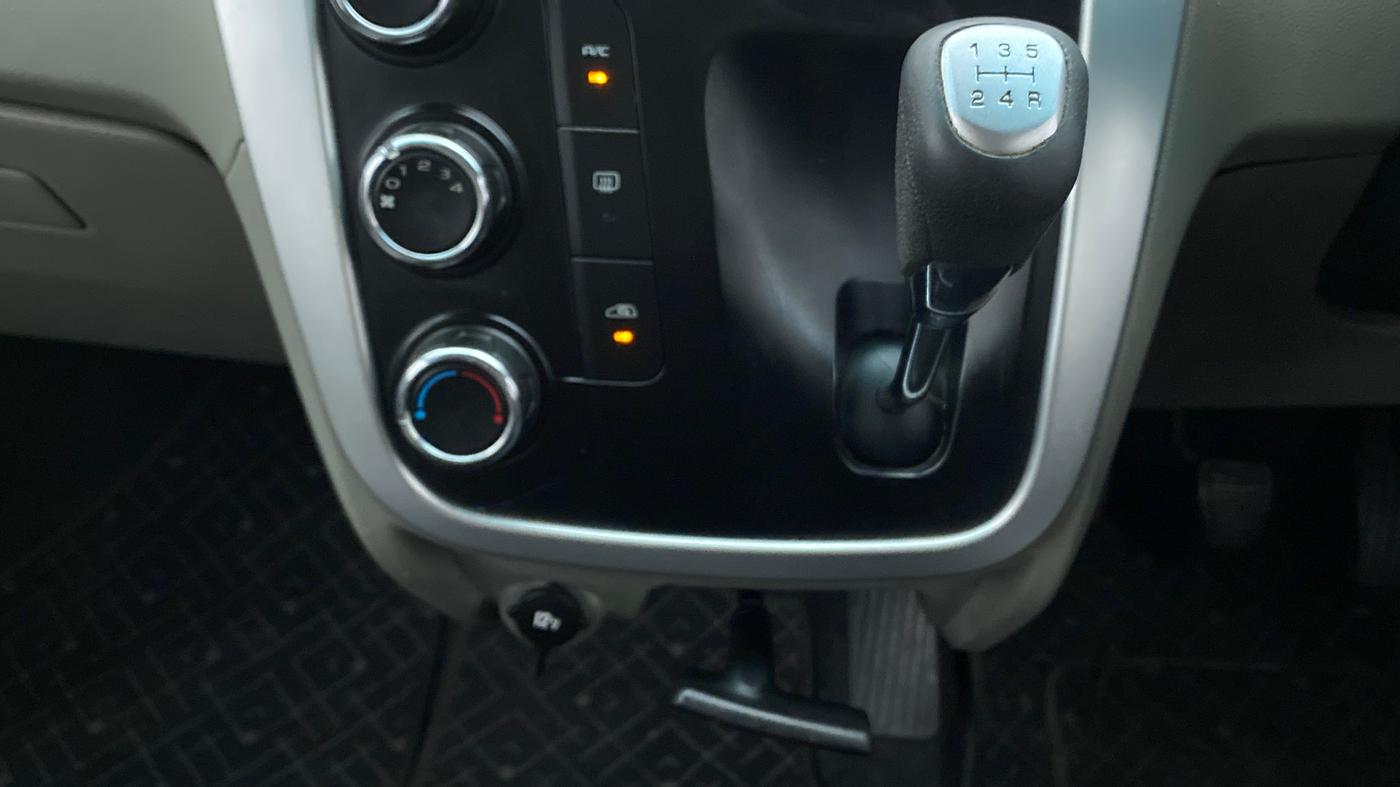 2016 Mahindra Kuv100 K8 D 6 STR, Diesel, Manual, 45,071 km, Gear Lever