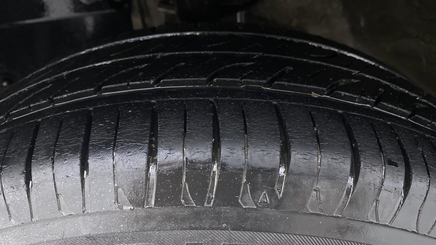 2016 Mahindra Kuv100 K8 D 6 STR, Diesel, Manual, 45,071 km, Left Front Tyre Tread