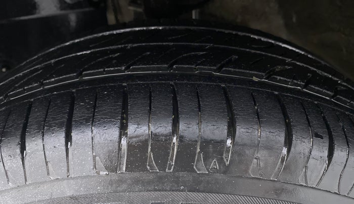 2016 Mahindra Kuv100 K8 D 6 STR, Diesel, Manual, 45,071 km, Left Front Tyre Tread
