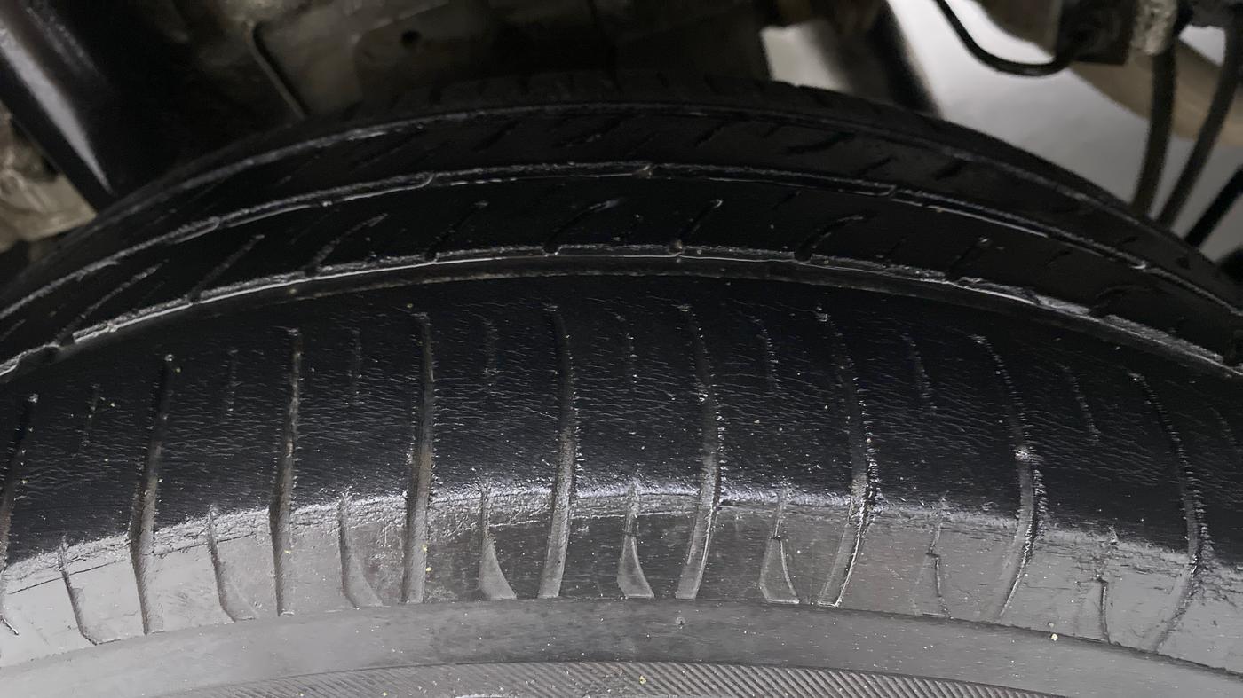 2016 Mahindra Kuv100 K8 D 6 STR, Diesel, Manual, 45,071 km, Right Rear Tyre Tread