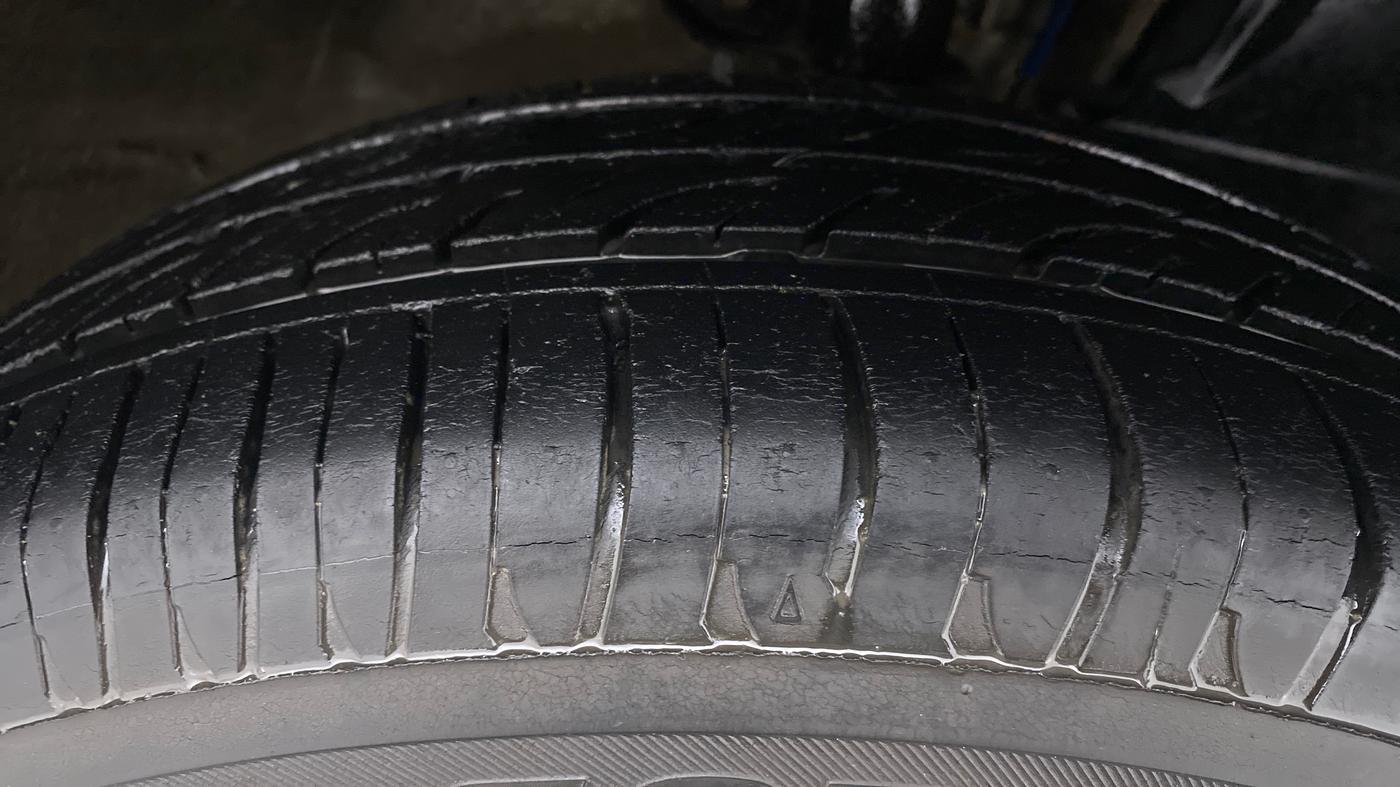 2016 Mahindra Kuv100 K8 D 6 STR, Diesel, Manual, 45,071 km, Right Front Tyre Tread