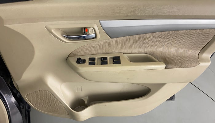 2014 Maruti Ertiga ZXI, Petrol, Manual, 73,818 km, Driver Side Door Panels Control