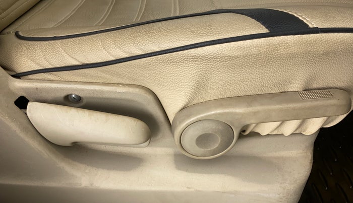 2014 Maruti Ertiga ZXI, Petrol, Manual, 73,818 km, Driver Side Adjustment Panel