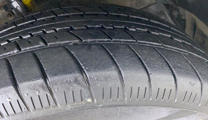 2014 Maruti Ertiga ZXI, Petrol, Manual, 73,818 km, Right Front Tyre Tread