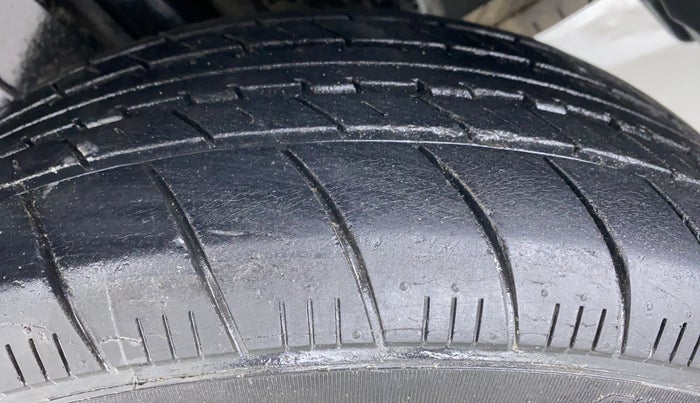 2014 Maruti Ertiga ZXI, Petrol, Manual, 73,818 km, Left Rear Tyre Tread