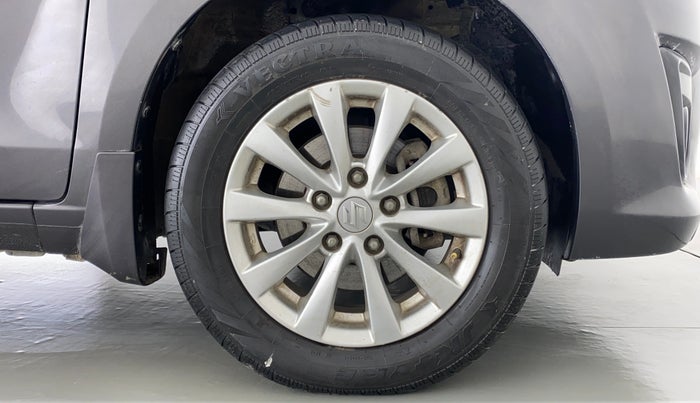 2014 Maruti Ertiga ZXI, Petrol, Manual, 73,818 km, Right Front Wheel