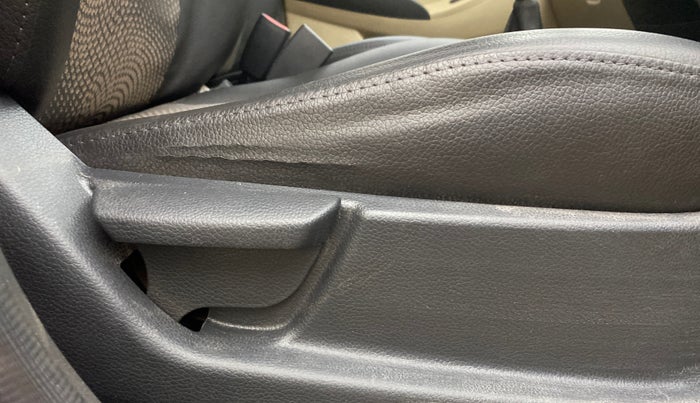 2015 Hyundai Eon MAGNA +, Petrol, Manual, 60,963 km, Driver Side Adjustment Panel