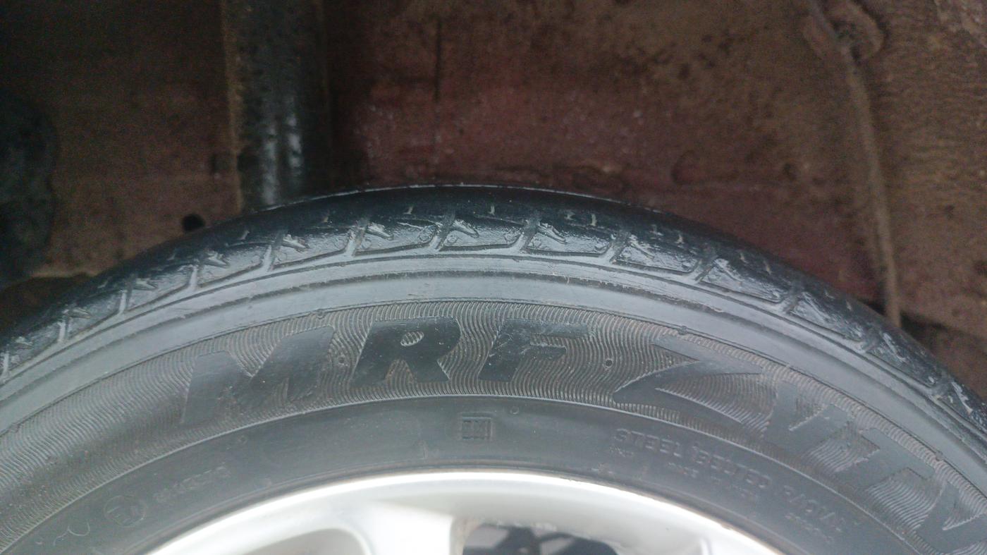2017 Mahindra Kuv100 K8 6 STR, Petrol, Manual, 30,211 km, Right Rear Tyre Tread