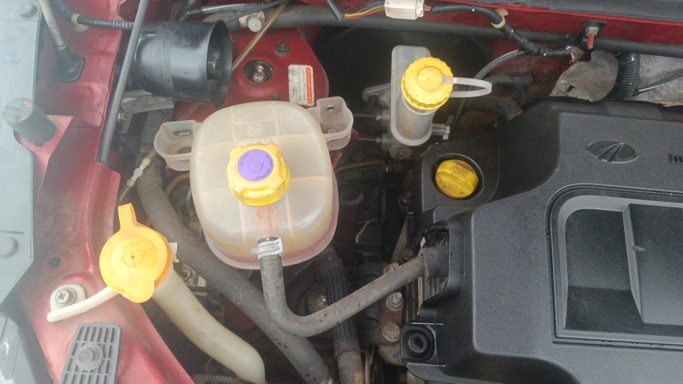 2017 Mahindra Kuv100 K8 6 STR, Petrol, Manual, 30,211 km, Engine View - Right