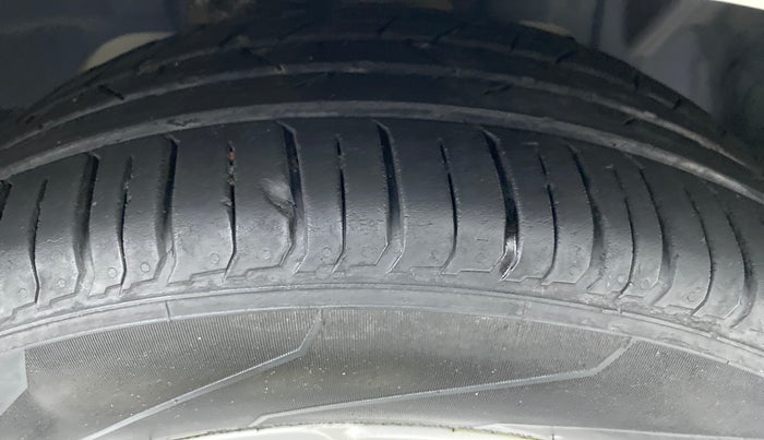 2015 Ford Ecosport 1.5 TITANIUMTDCI OPT, Diesel, Manual, 97,827 km, Right Front Tyre Tread
