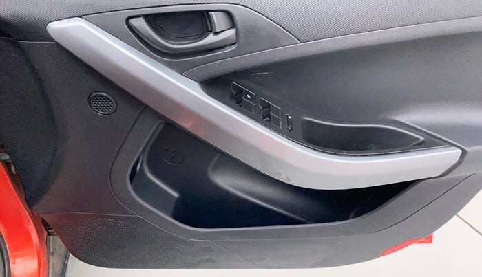2020 Tata NEXON XMA SUNROOF PETROL, Petrol, Automatic, 26,052 km, Driver Side Door Panels Control