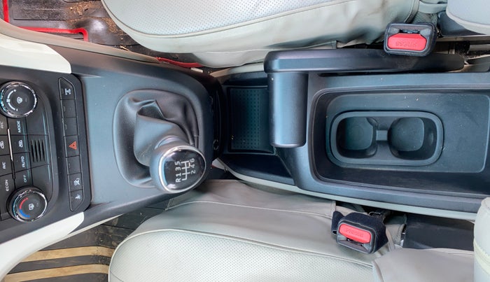 2020 Mahindra MARAZZO M 6 + 8 STR, Diesel, Manual, 73,903 km, Gear Lever