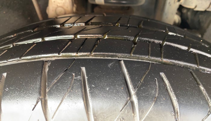 2020 Mahindra MARAZZO M 6 + 8 STR, Diesel, Manual, 73,903 km, Right Front Tyre Tread