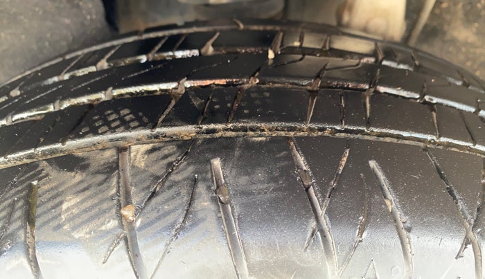 2020 Mahindra MARAZZO M 6 + 8 STR, Diesel, Manual, 73,903 km, Left Front Tyre Tread