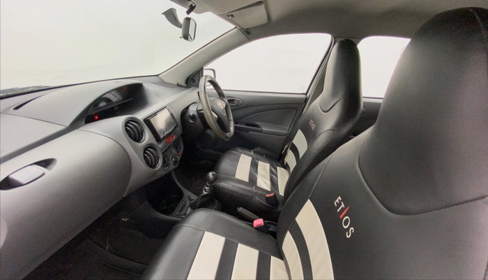 2012 Toyota Etios GD SP, Diesel, Manual, 99,771 km, Right Side Front Door Cabin