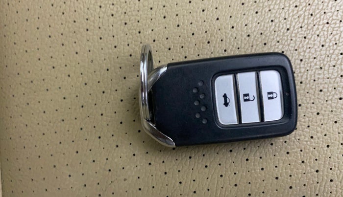 2016 Honda City 1.5L I-VTEC VX CVT, Petrol, Automatic, 1,12,015 km, Key Close Up