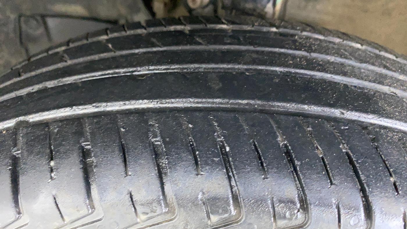 2021 Maruti New Wagon-R 1.0 Lxi (o) cng, CNG, Manual, 31,413 km, Left Front Tyre Tread
