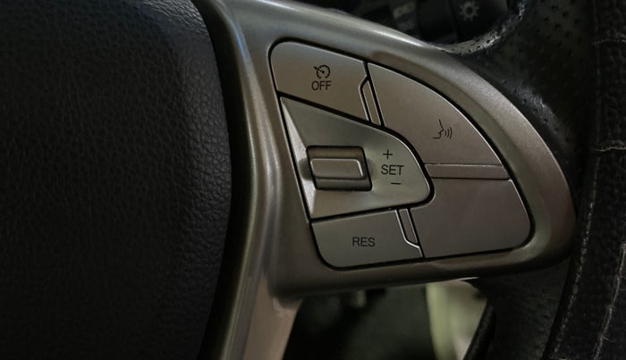 2020 Mahindra XUV300 W8 (O) 1.2 PETROL, Petrol, Manual, 28,357 km, Adaptive Cruise Control