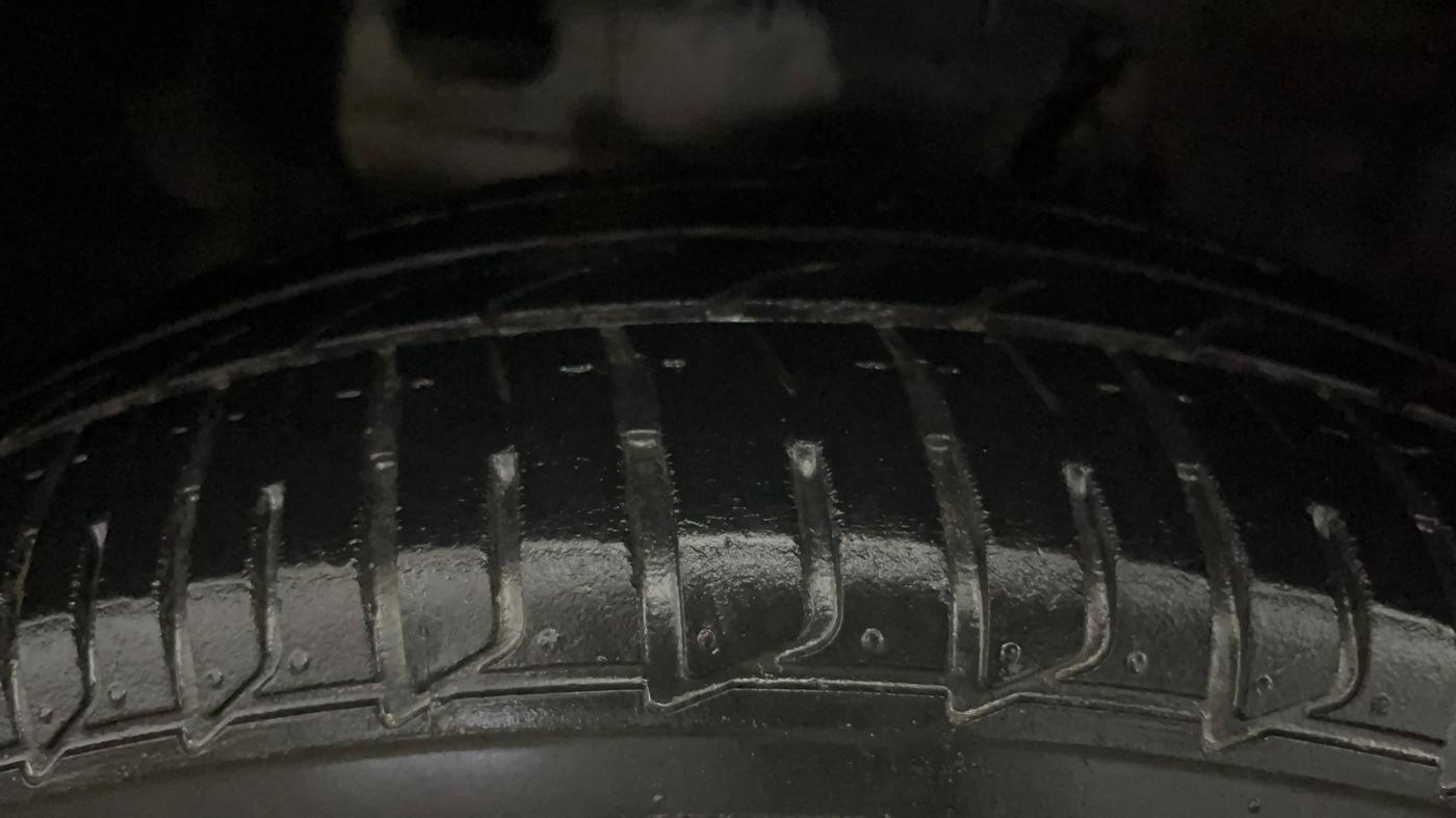 2020 Hyundai Elite i20 MAGNA PLUS 1.2, Petrol, Manual, 24,894 km, Left Front Tyre Tread