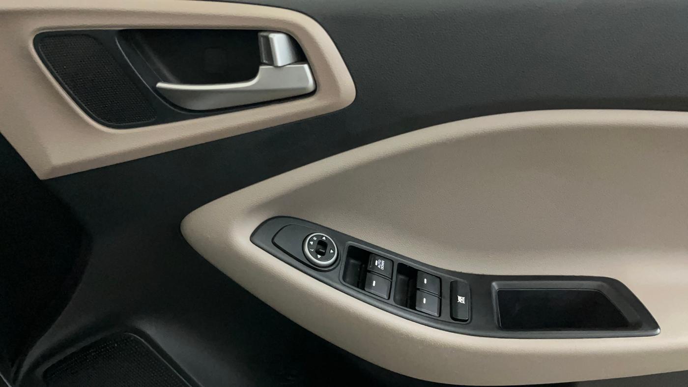 2020 Hyundai Elite i20 MAGNA PLUS 1.2, Petrol, Manual, 24,894 km, Driver Side Door Panels Control