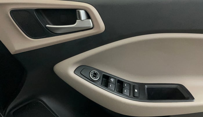 2020 Hyundai Elite i20 MAGNA PLUS 1.2, Petrol, Manual, 24,894 km, Driver Side Door Panels Control