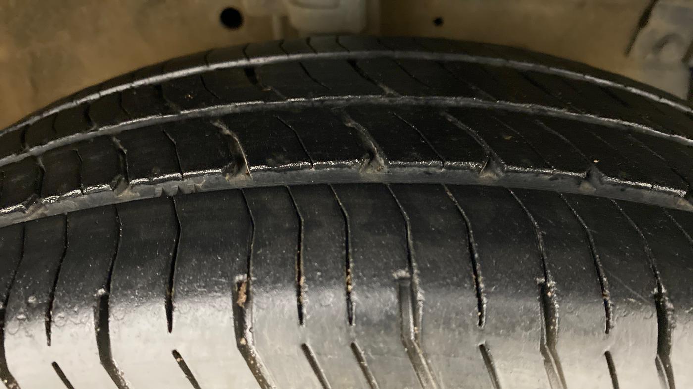 2013 Maruti Swift VDI, Diesel, Manual, 96,954 km, Right Front Tyre Tread