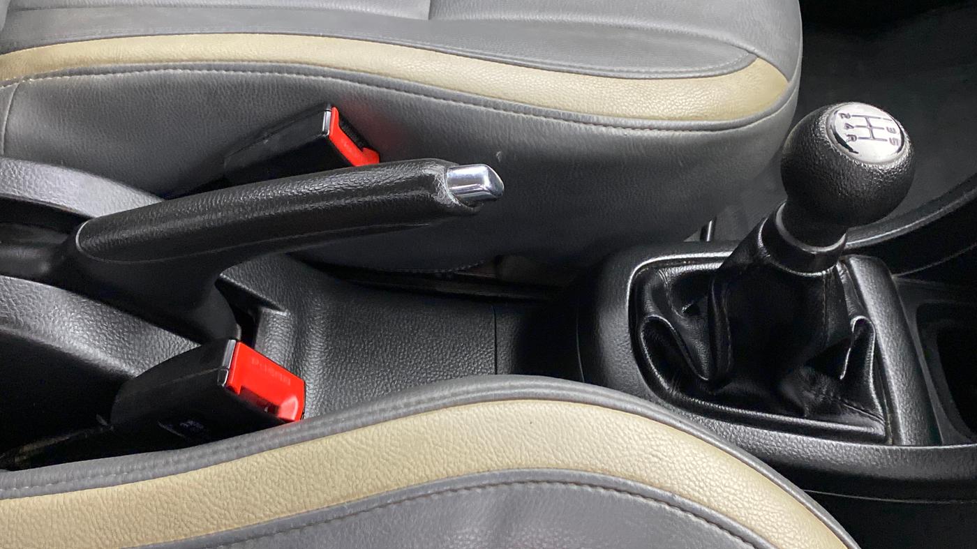 2013 Maruti Swift VDI, Diesel, Manual, 96,954 km, Gear Lever