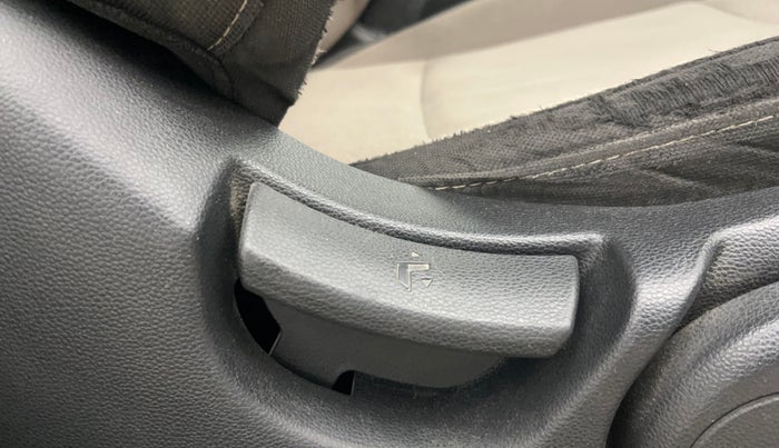 2014 Hyundai Elite i20 ASTA 1.2, Petrol, Manual, 99,606 km, Driver Side Adjustment Panel